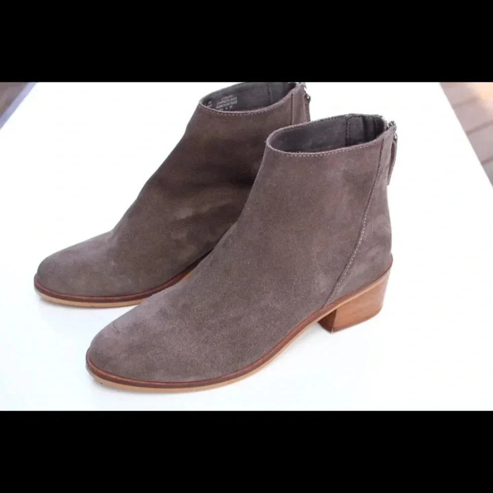 NWOT Steve Madden Legally ankle boots